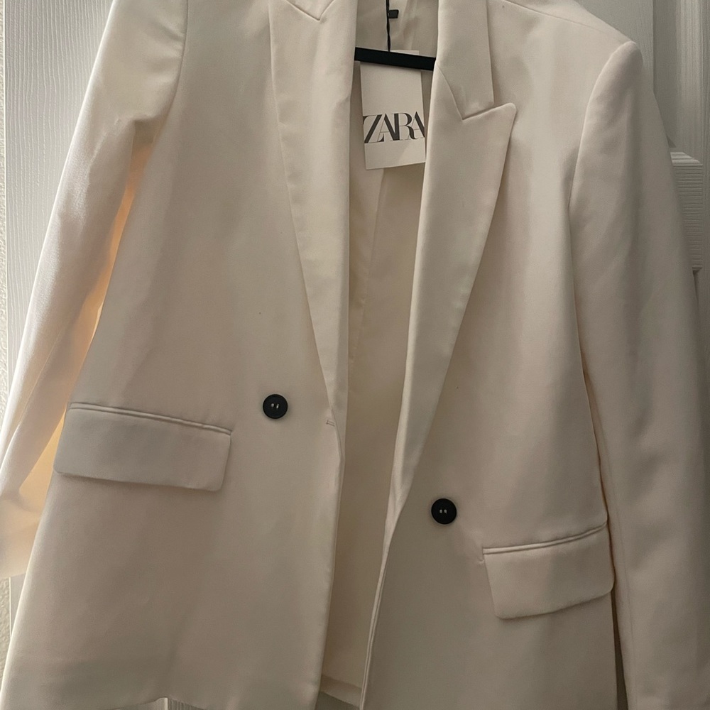 White blazer - Picture 8 of 16